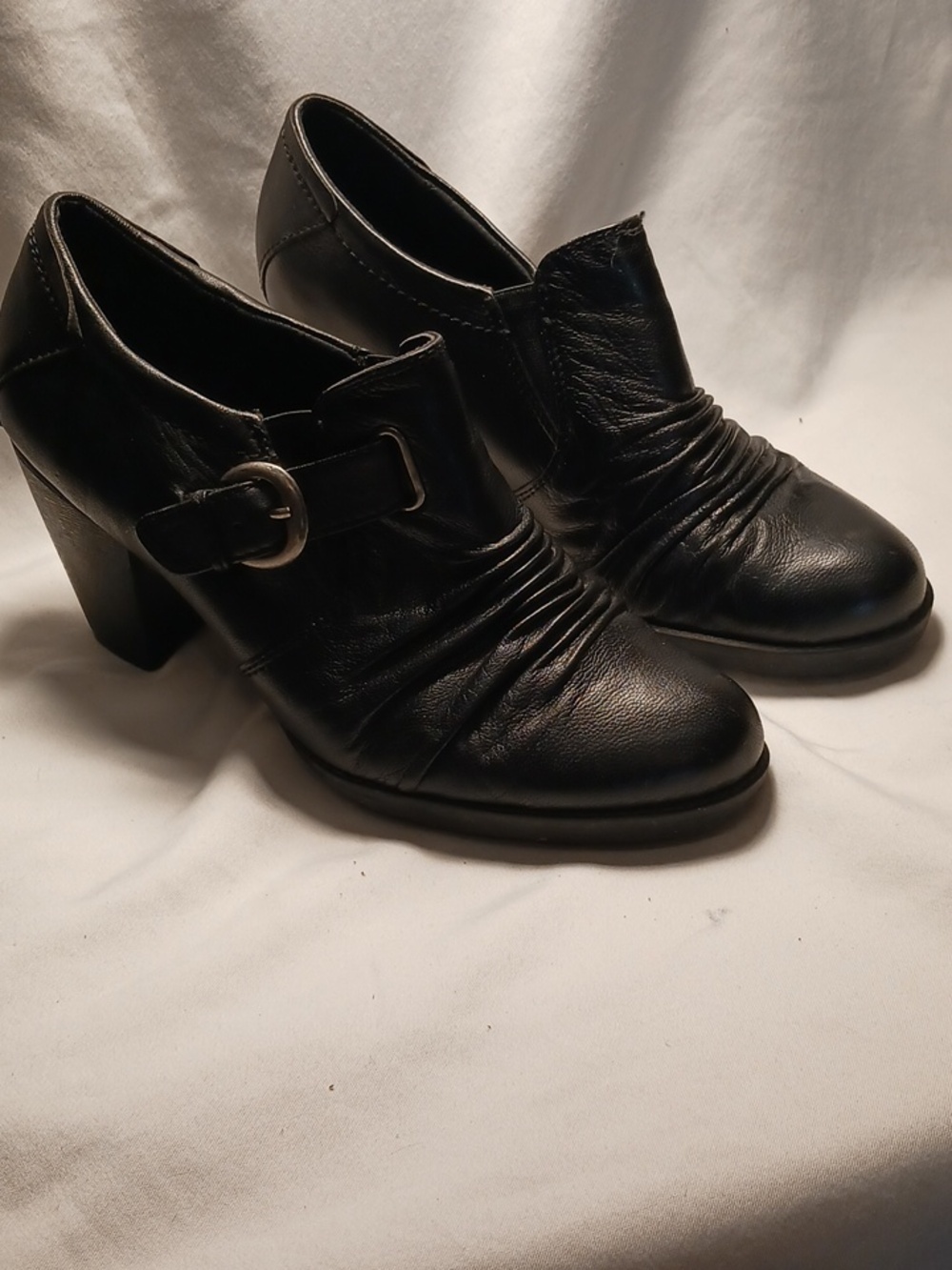 Bare Traps Black Leather Buckle Heel Shoes